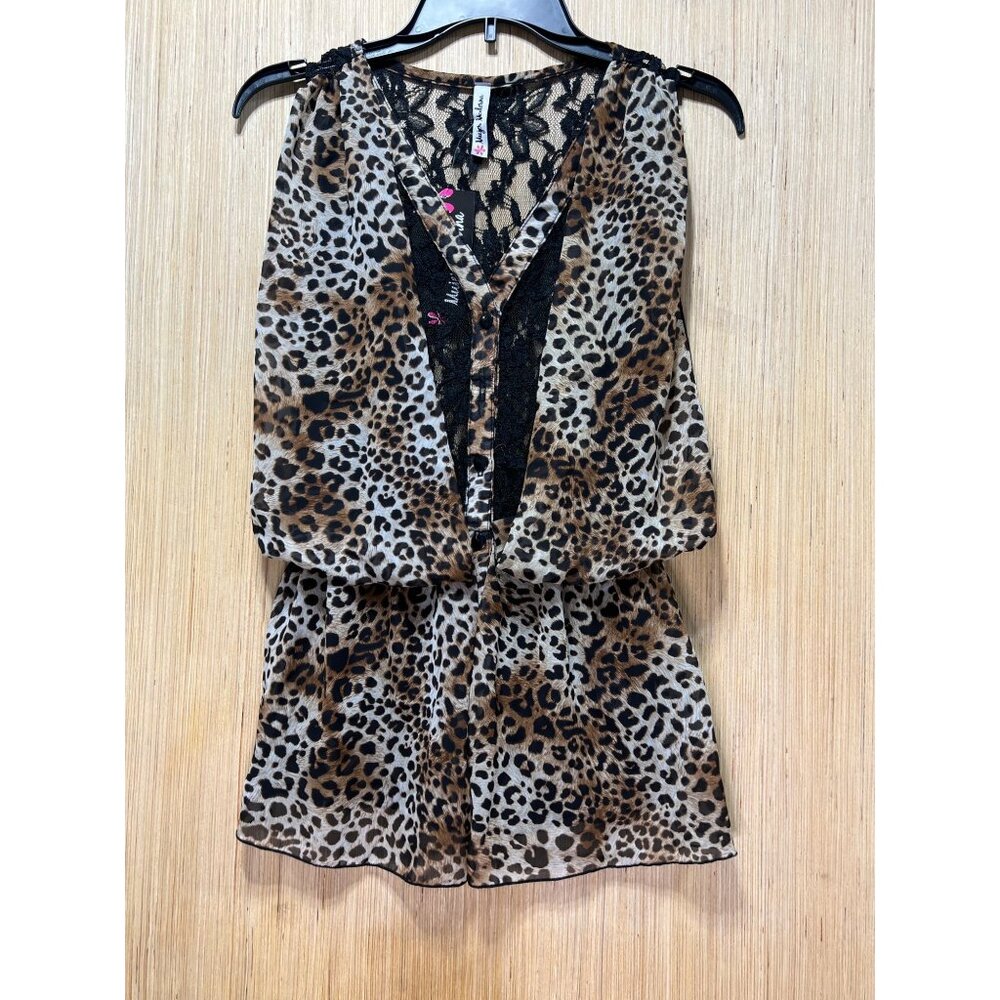 Mujer Moderna - Women's Leopard Print Sleeveless Blouse - Medium
